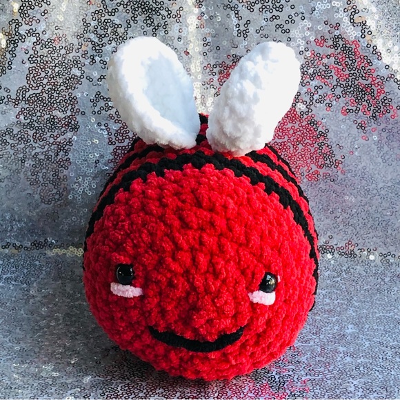 Handmade Plushie Bumblebee - Picture 3 of 15